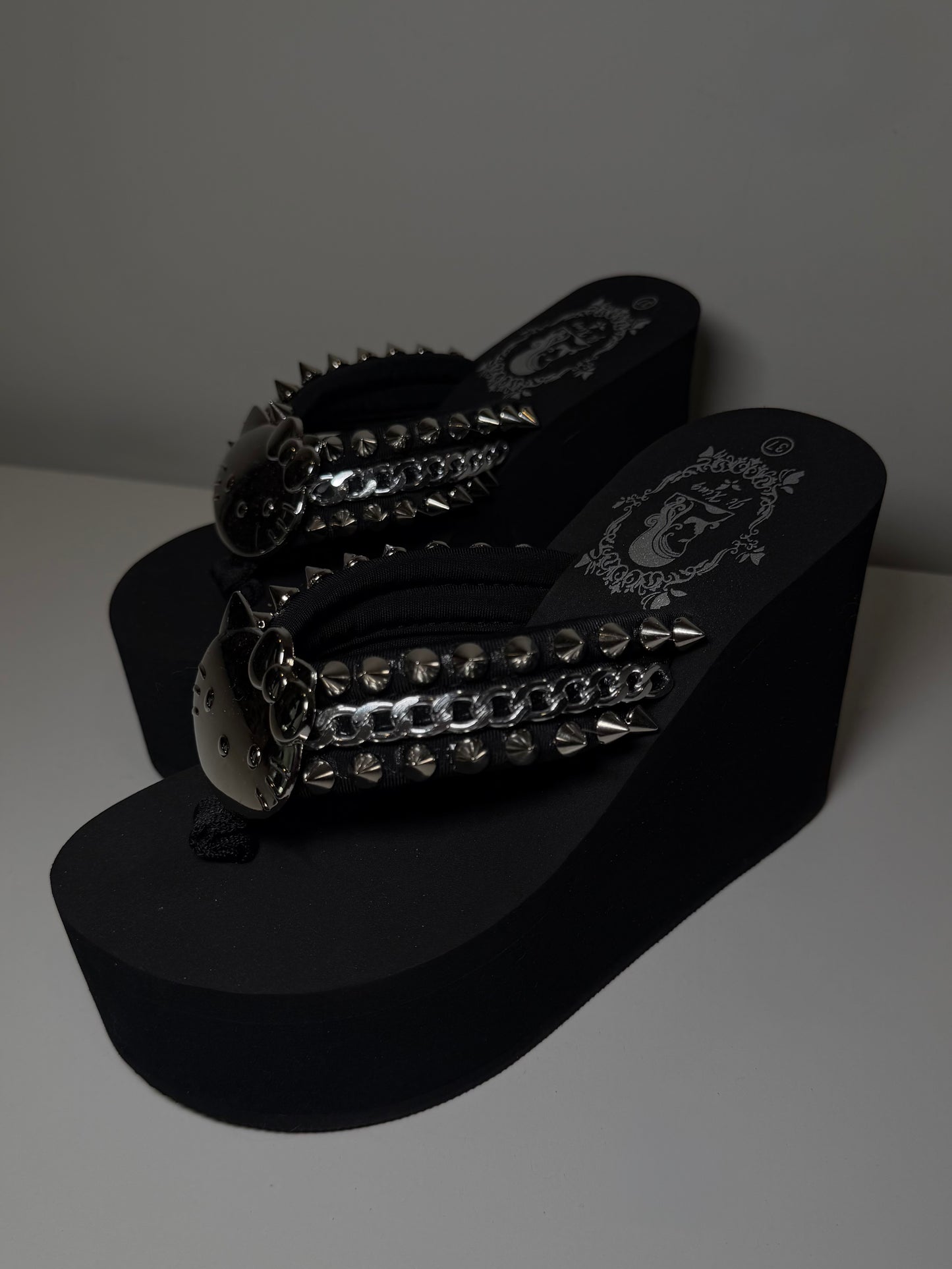 SPIKED HK (US5.5)