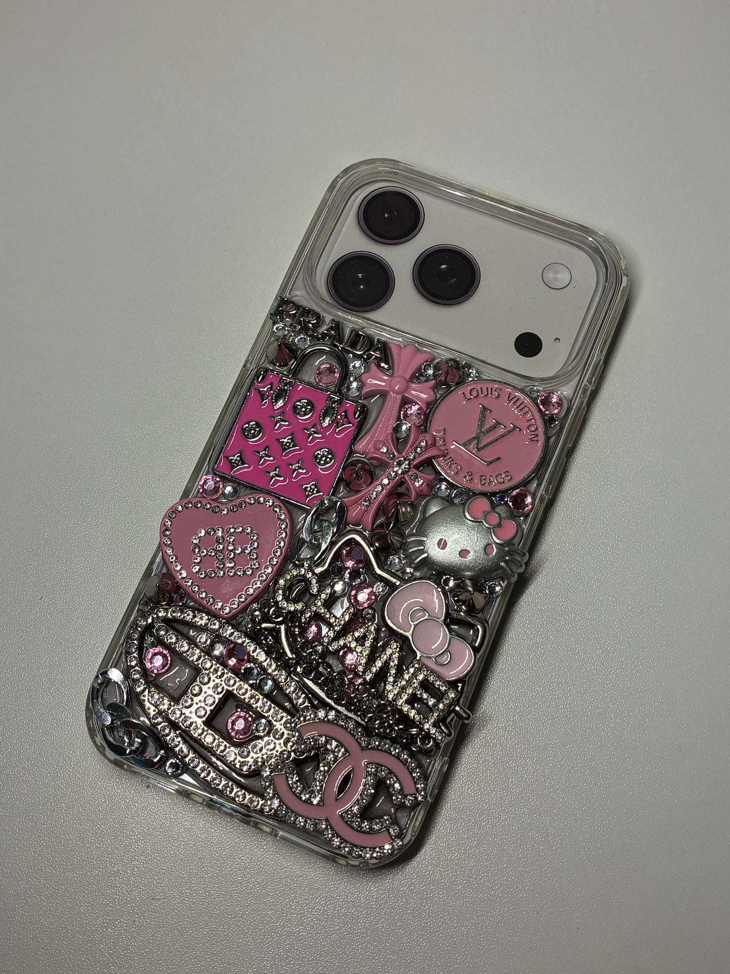 LV ME PHONECASE (17pro max)