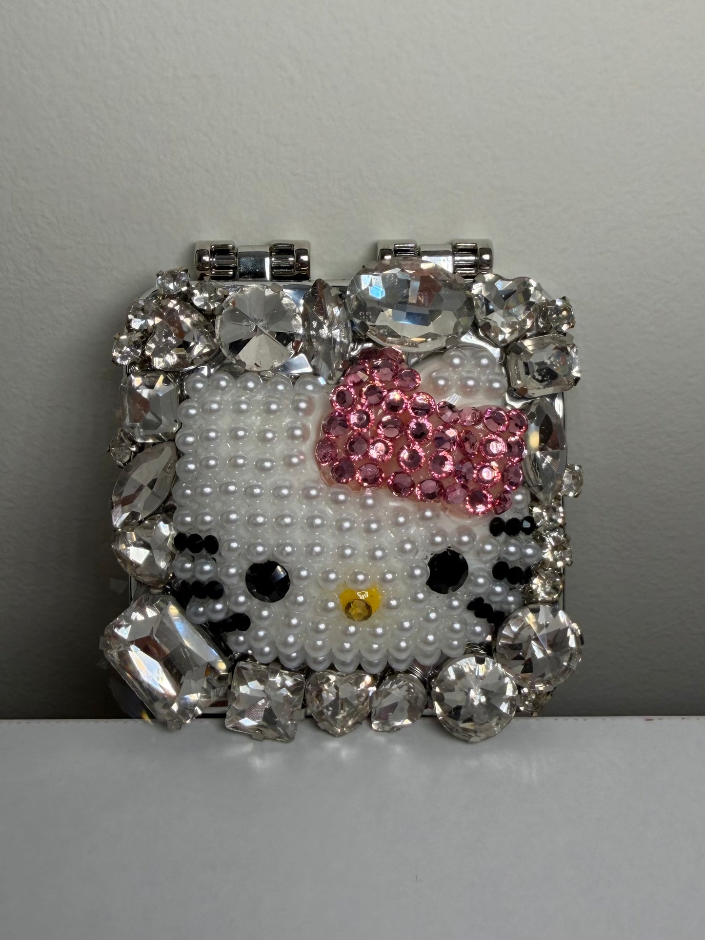PEARL COMPACT MIRROR